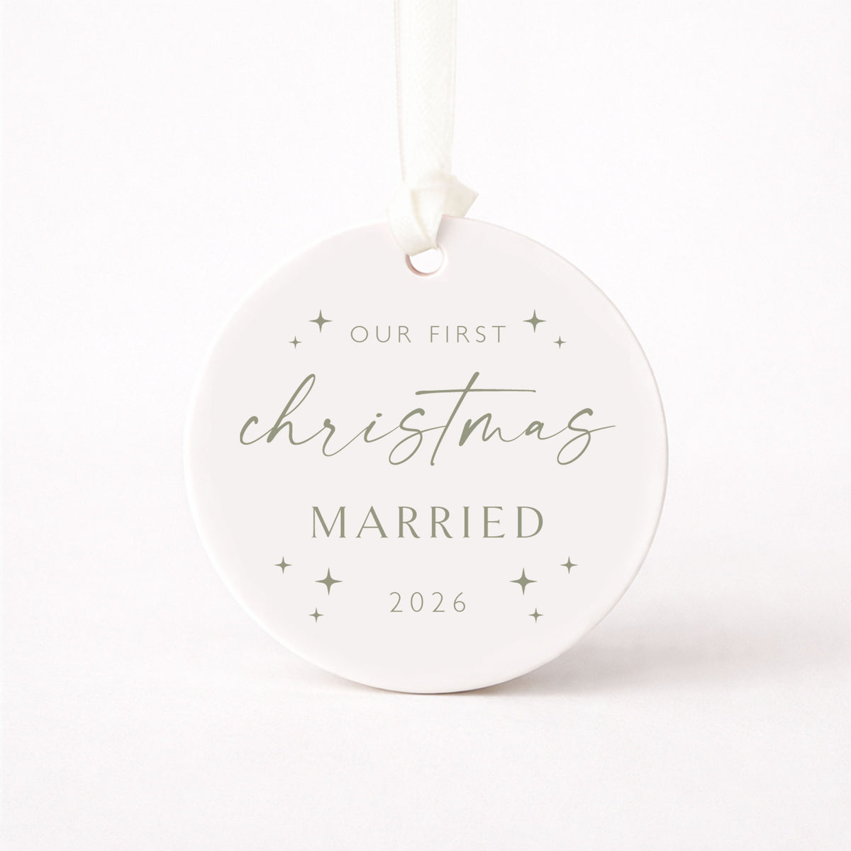 First Christmas Married Bauble Personalised Newlywed Christmas Gift Wedding Gift for Couple Bride and Groom Keepsake Ornament