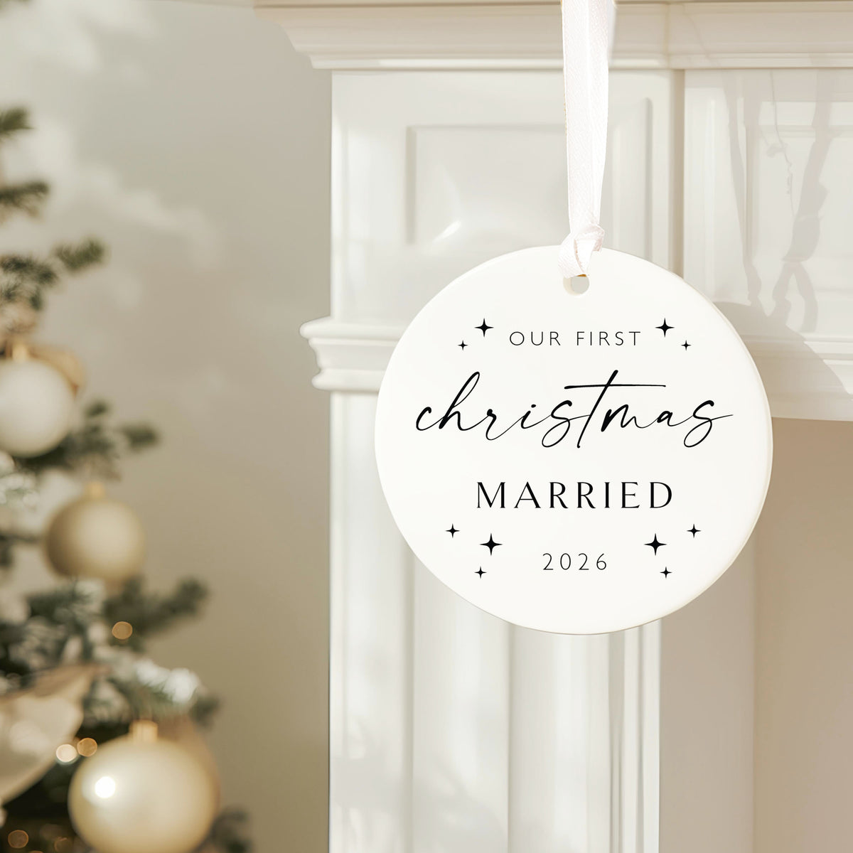 First Christmas Married Bauble Personalised Newlywed Christmas Gift Wedding Gift for Couple Bride and Groom Keepsake Ornament
