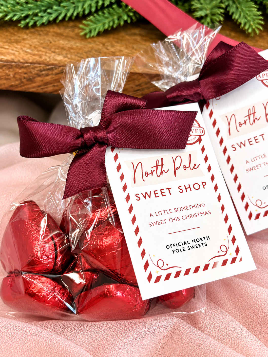 North Pole chocolate Christmas gift for kids
Christmas Eve box chocolate filler for children
Kids Christmas stocking filler chocolate bag
North Pole Sweet Shop Christmas chocolate gift
Small Christmas chocolate gift for kids