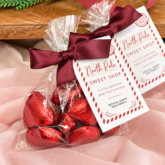 North Pole chocolate Christmas gift for kids
Christmas Eve box chocolate filler for children
Kids Christmas stocking filler chocolate bag
North Pole Sweet Shop Christmas chocolate gift
Small Christmas chocolate gift for kids