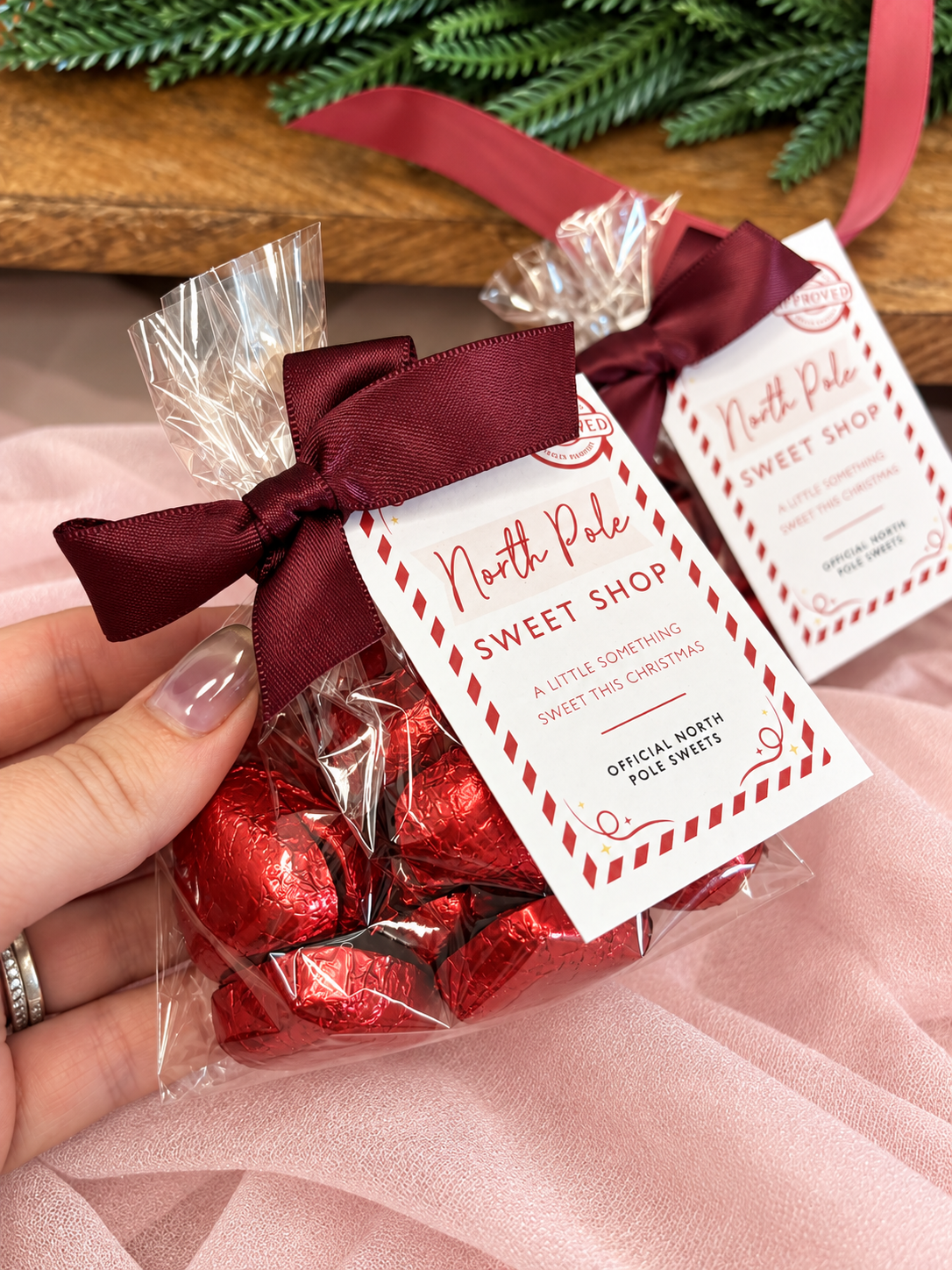 North Pole chocolate Christmas gift for kids
Christmas Eve box chocolate filler for children
Kids Christmas stocking filler chocolate bag
North Pole Sweet Shop Christmas chocolate gift
Small Christmas chocolate gift for kids